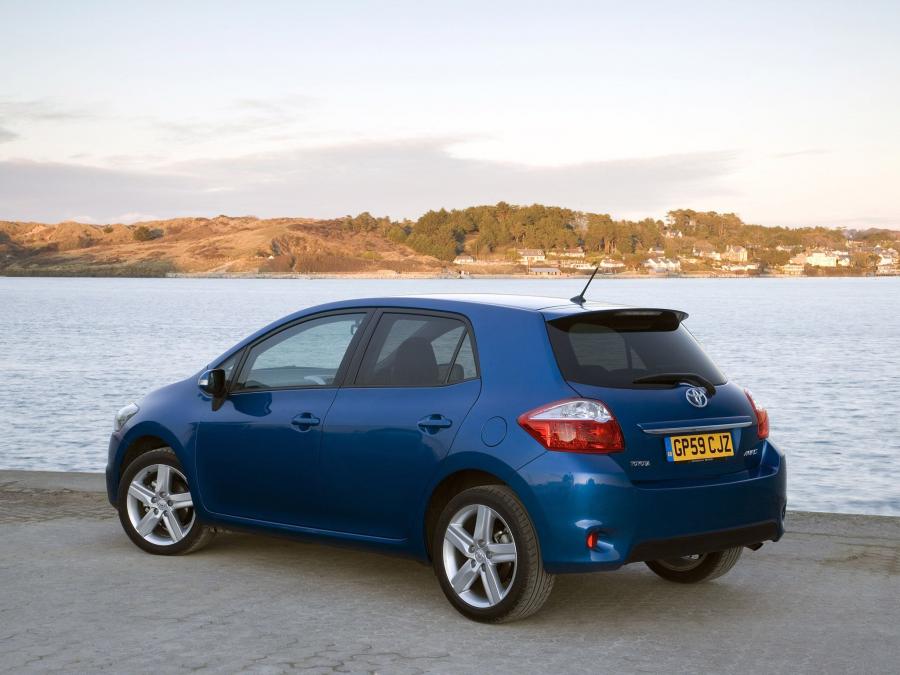  Toyota Auris 5-Door 2010 года  (UK) (фото 34 из 59)